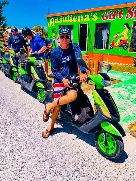 scooters2.jpg (250955 bytes)