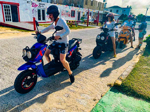 scooters5.jpg (234258 bytes)